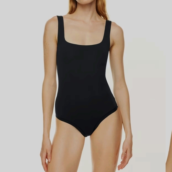Babaton Contour Squareneck Bodysuit - Picture 1 of 12
